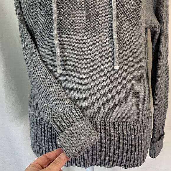 GAP Branded Gray Hooded Sweater - Picture 4 of 16